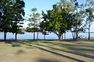 Emerald Accommodation - Fairbairn Dam